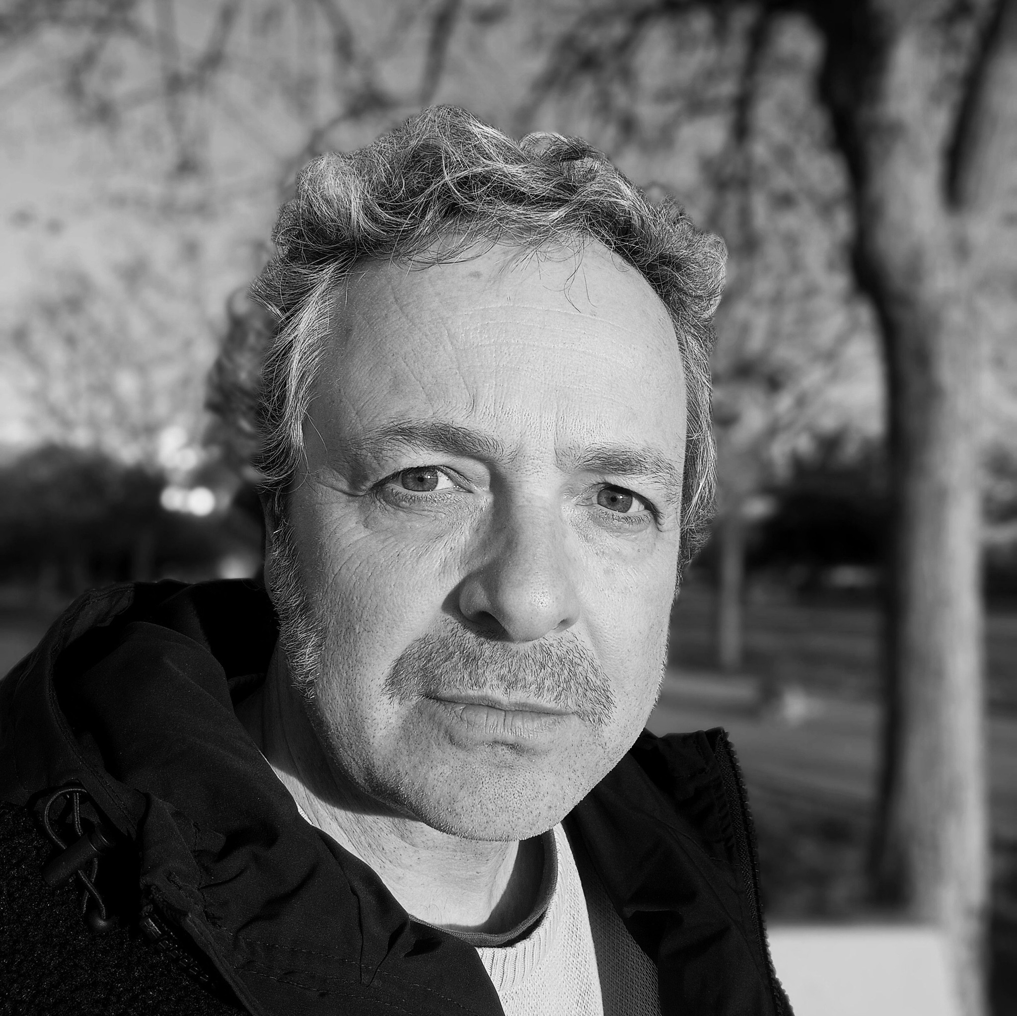 Assad Kassab, les arts escèniques com una entitat en constant transformació en el cartell de la XXXV Mostra de Teatre d’Alcoi